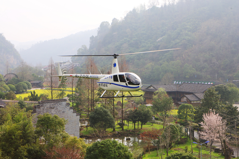 解鎖春游看花新姿勢(shì)，直升機(jī)帶你飛往張家界的春天